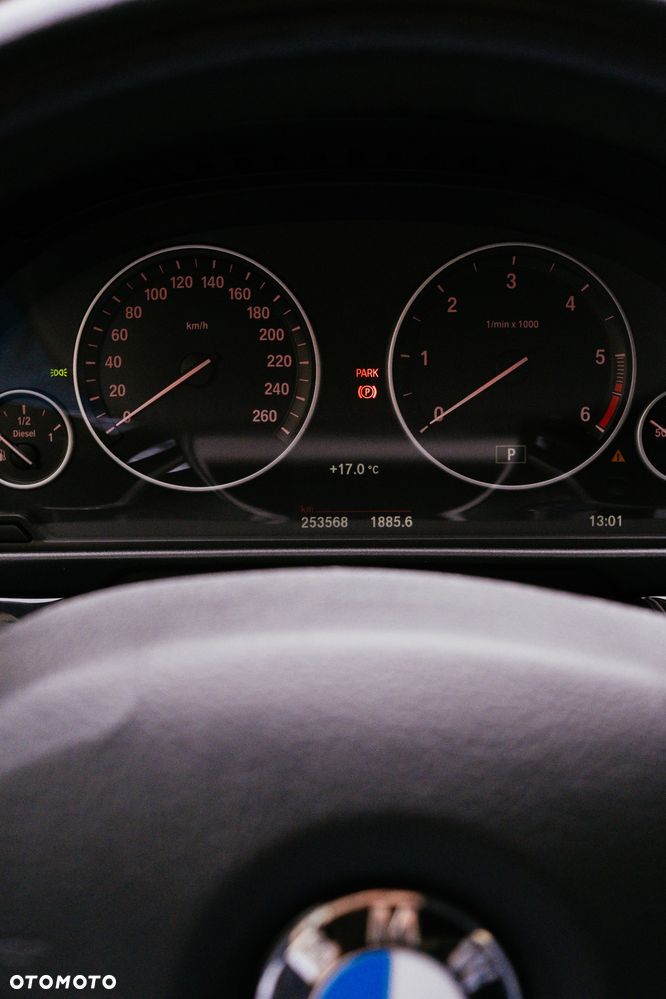 BMW Seria 5 530d xDrive - 16