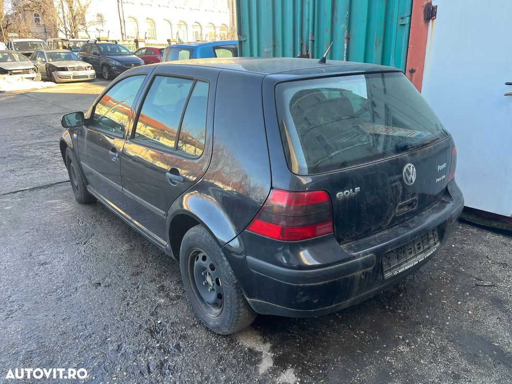 Dezmembrez VW Volkswagen Golf 4 negru 1,4 benzina BCA 2002 - 5