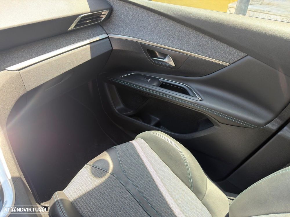Peugeot 3008 1.2 PureTech Allure Pack EAT8 - 21