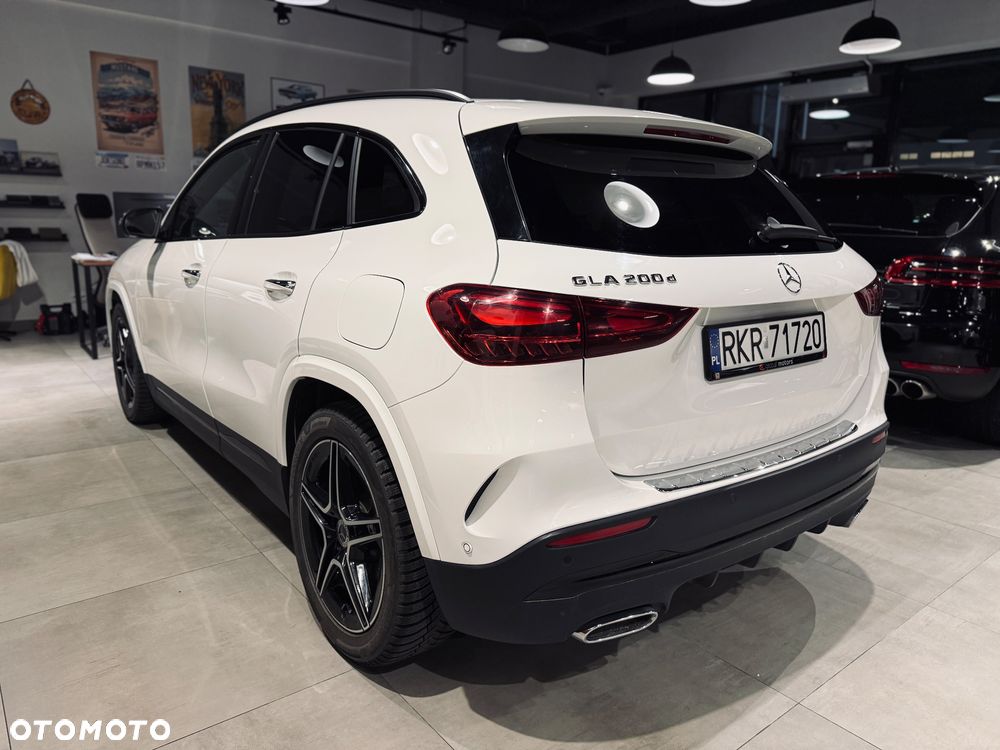 Mercedes-Benz GLA 200 d AMG Line - 3