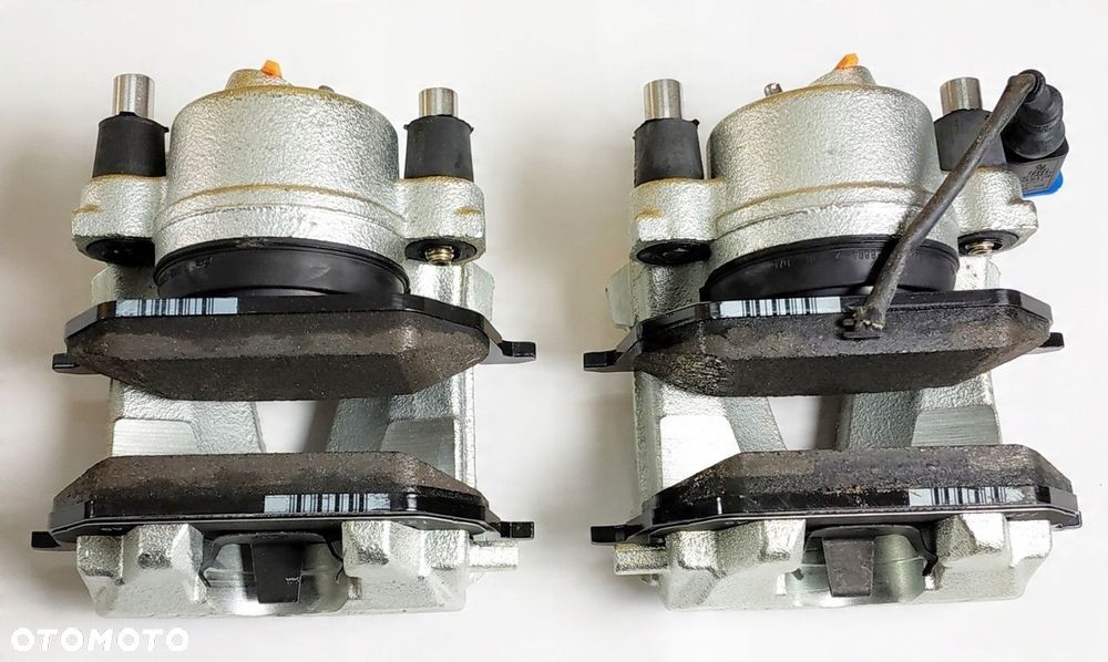 ZACISK HAMULCOWY PRAWY PRZÓD OCTAVIA GOLF VII 5Q0 - 13