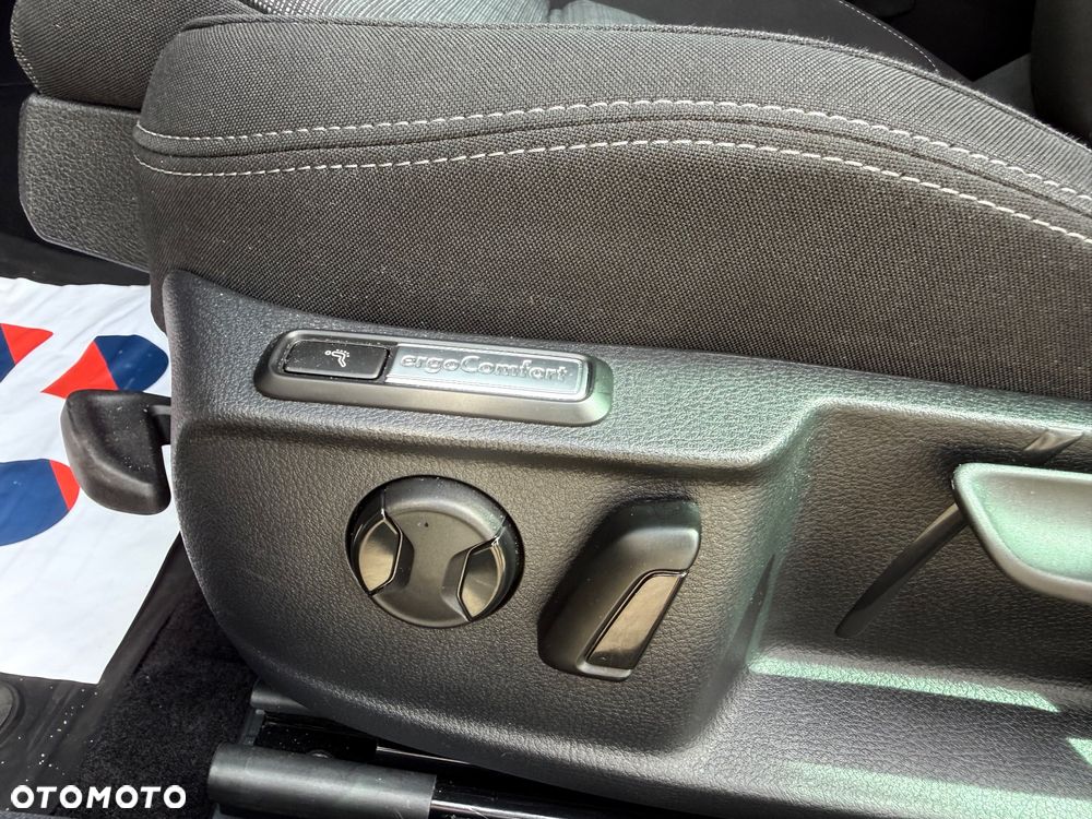 Volkswagen Passat 2.0 TDI SCR DSG Business - 30