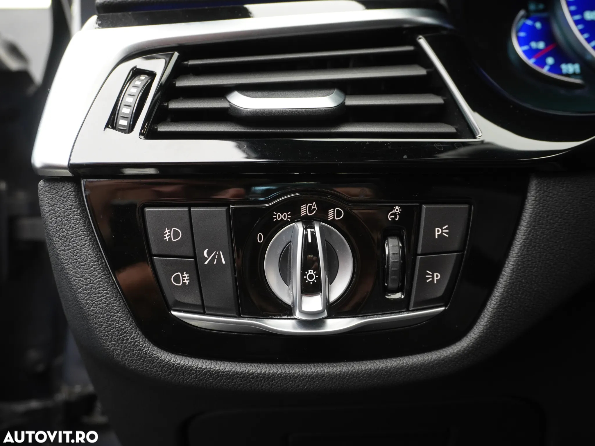 BMW Seria 5 530d xDrive AT - 33