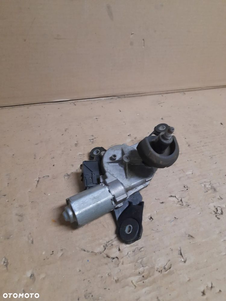 SILNICZEK WYCIERACZKI TYŁ TOYOTA YARIS II nr 0390201825 - 4