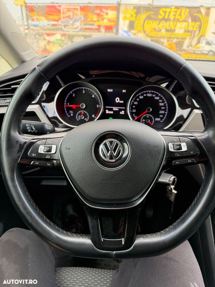 Volkswagen Touran - 15