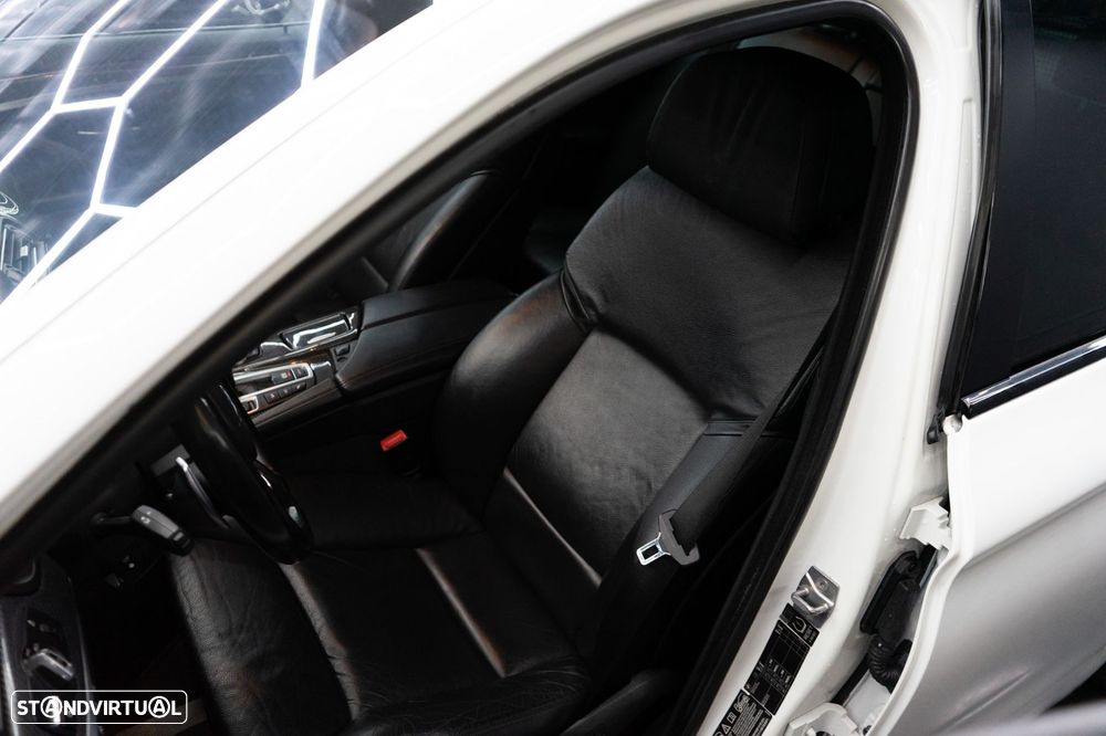 BMW M550d xDrive Auto - 28