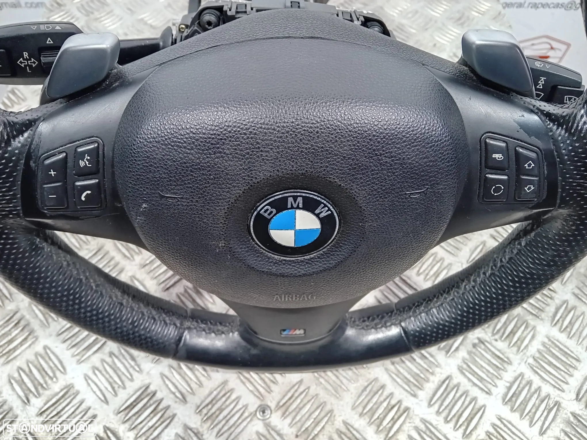Volante BMW Serie 1 E81 E82 E87 Serie 3 E90 E91 E92 E93 Pack M Original Com Patilhas - 4