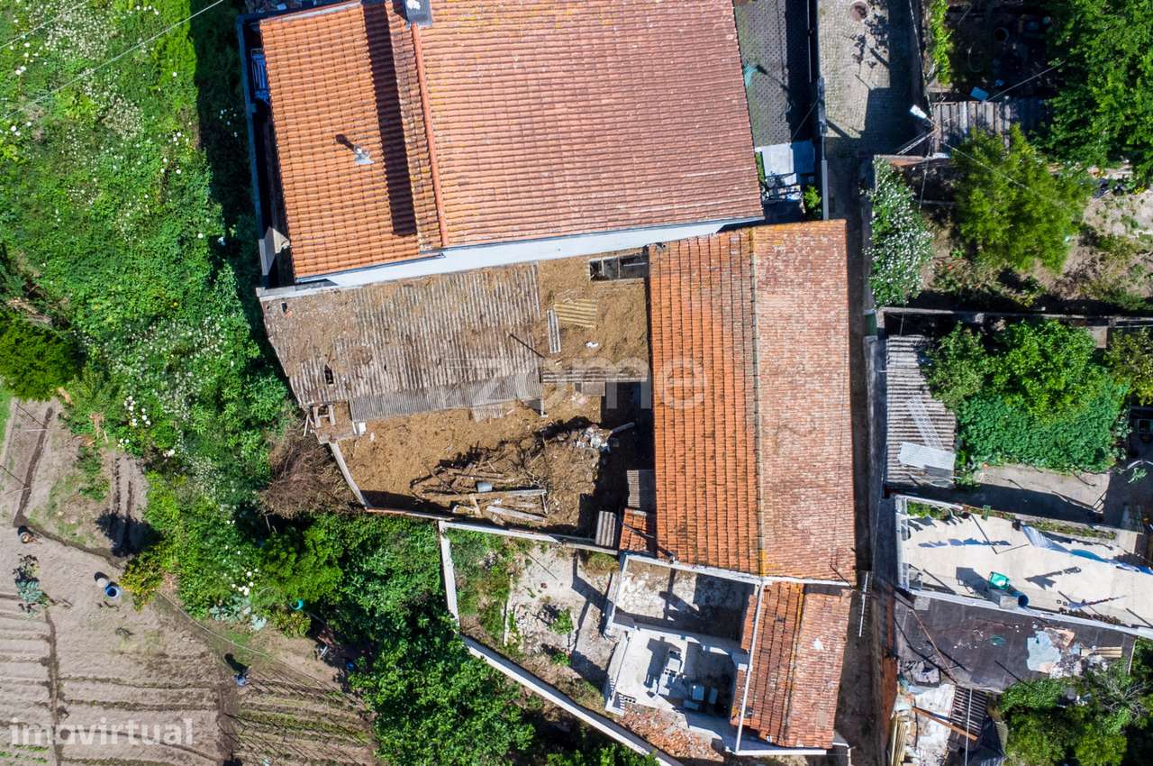 Duas moradias térreas T2 com quintal, para recuperar - Pedrouços, M... - Grande imagem: 3/30