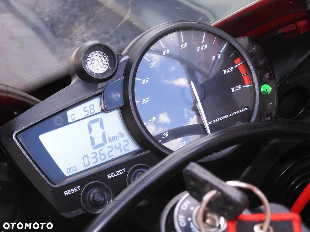 Yamaha R1 - 28