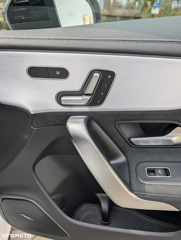 Mercedes-Benz CLA 200 7G-DCT Entry - 22