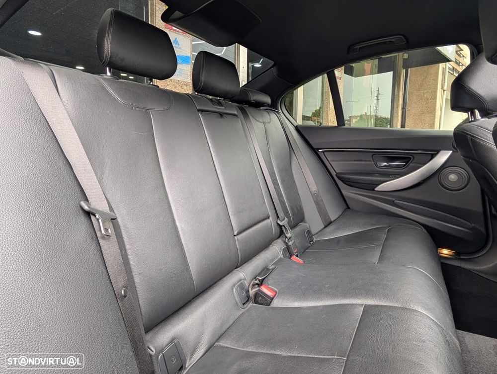 BMW 330 e iPerformance Line Luxury - 17