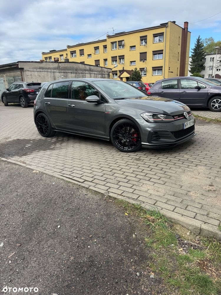 Volkswagen Golf - 21