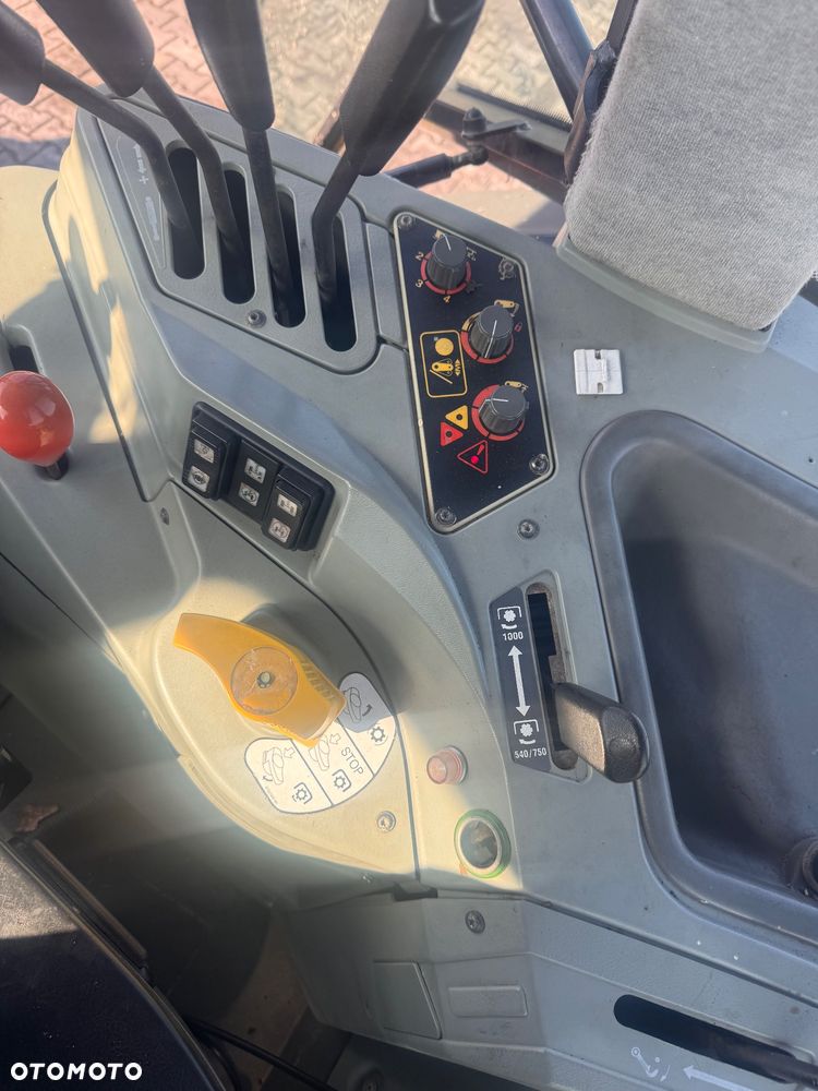 Massey Ferguson 8250 PowerControl - 16