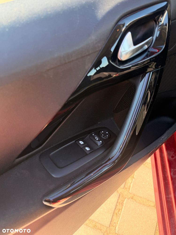 Peugeot 208 - 20
