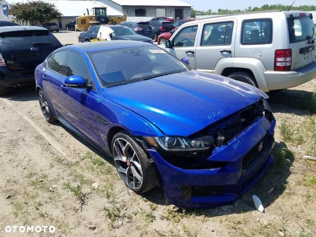Jaguar XE S - 19