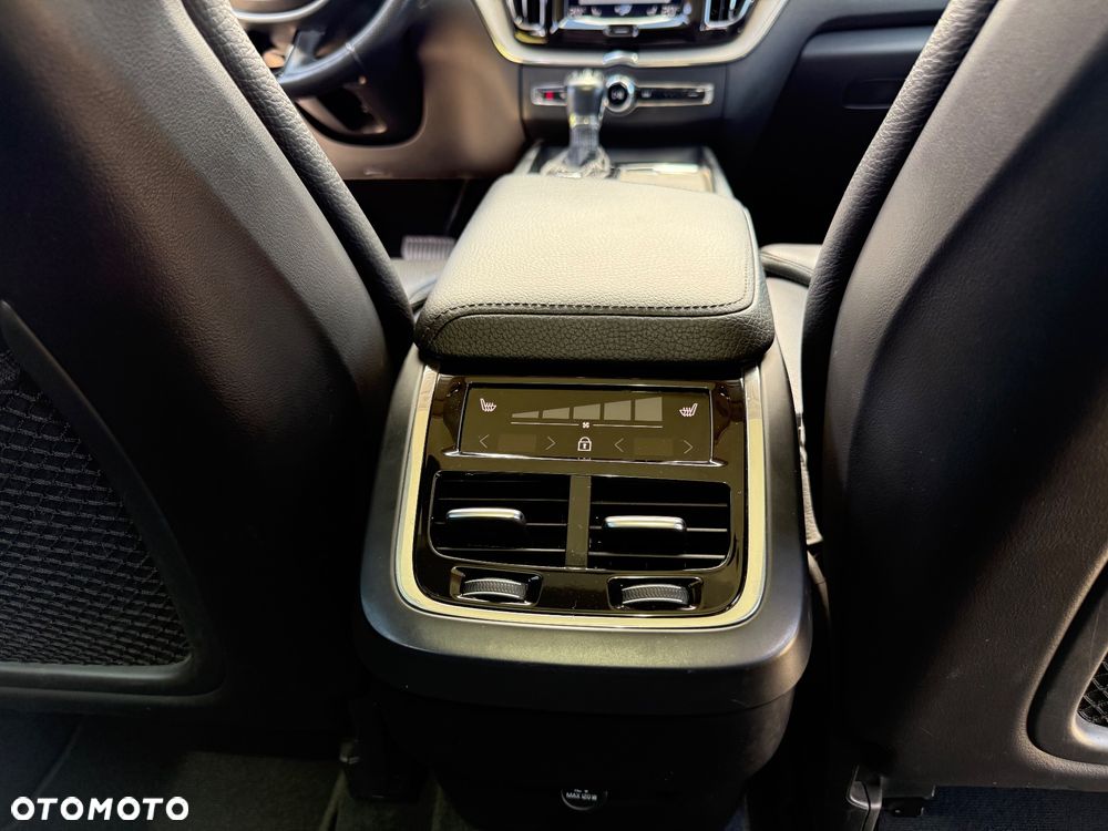 Volvo XC 60 D5 AWD Inscription - 25