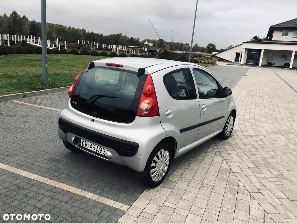 Peugeot 107 2008 photo 4