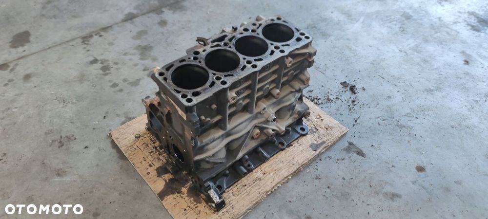 BLOK SILNIKA AUDI A4 B7 A6 C6 2.0 TDI BRE 03G021A - 1