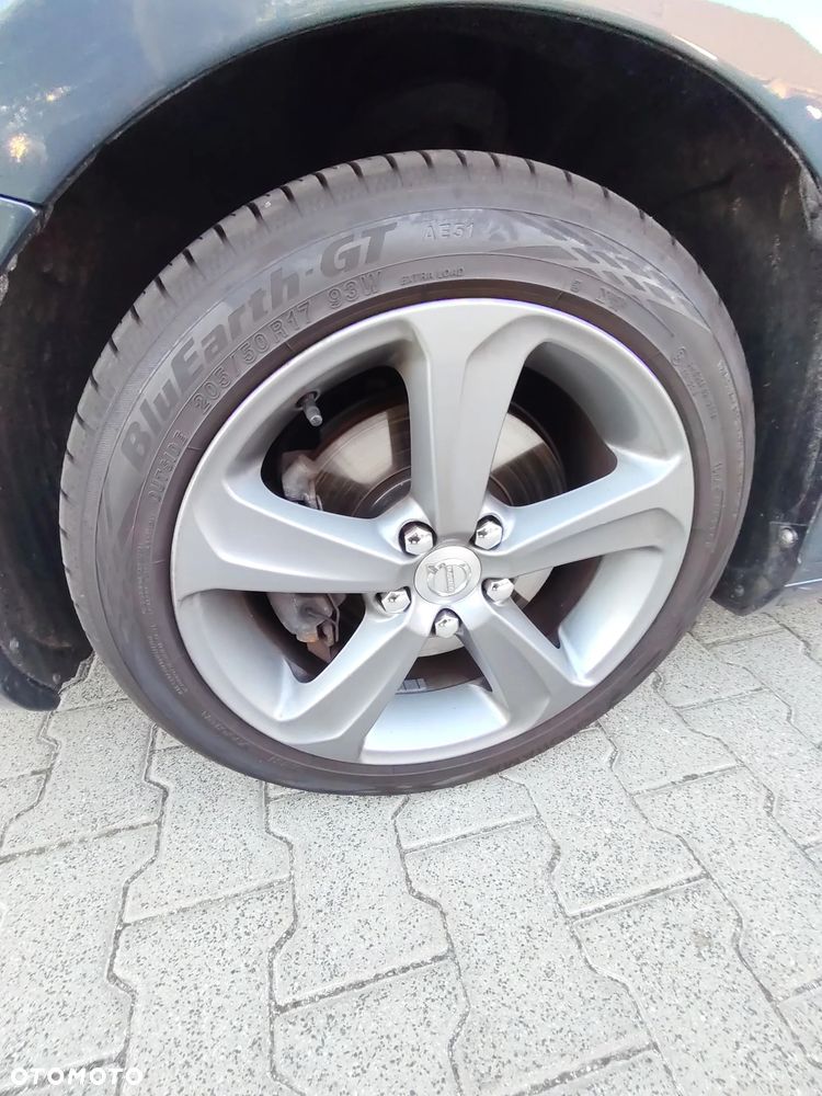 Volvo V40 - 25