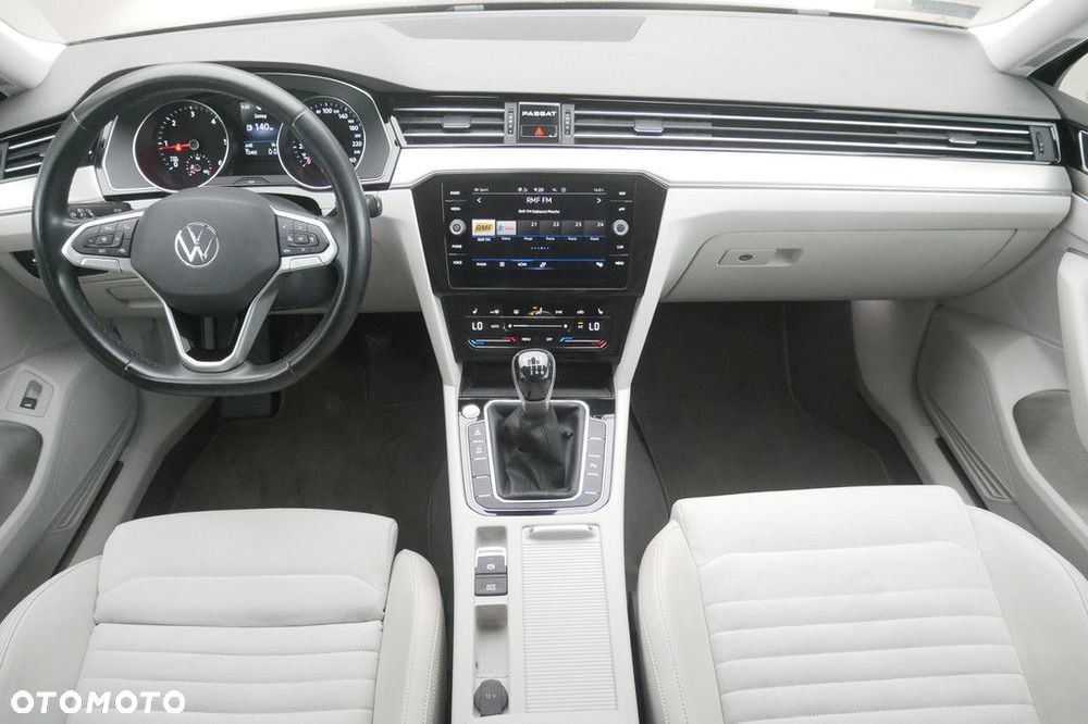 Volkswagen Passat Variant - 8