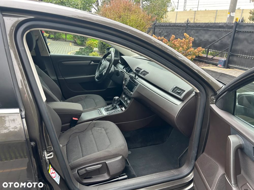 Volkswagen Passat - 12