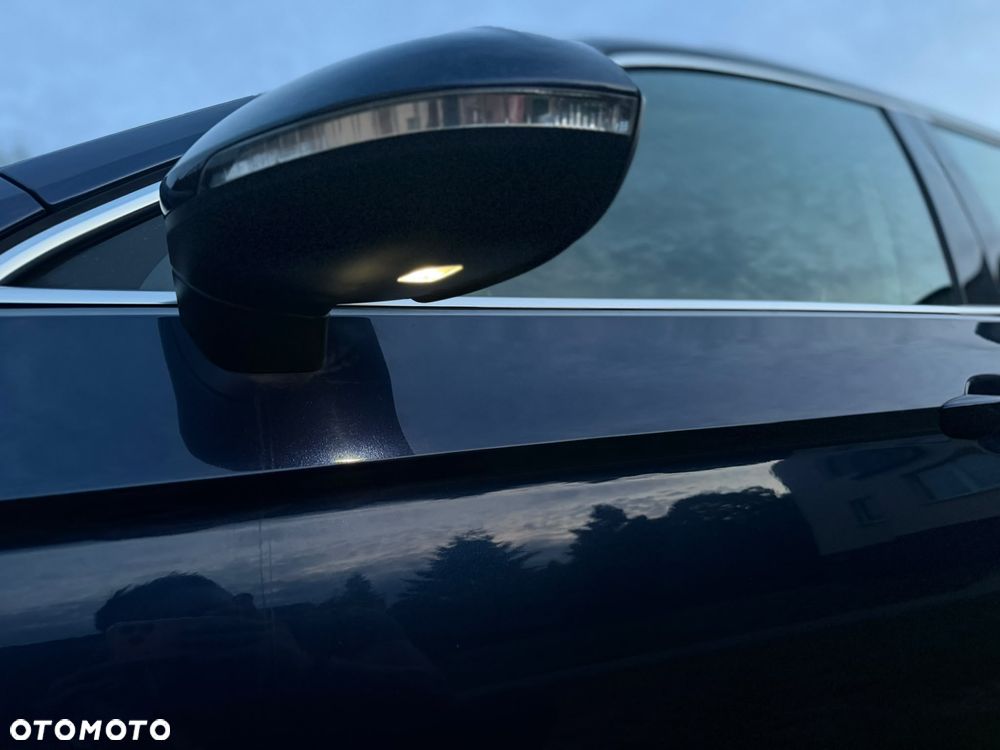 Volkswagen Passat - 13