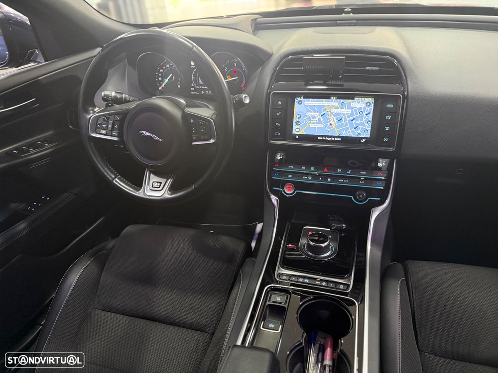 Jaguar XE 2.0 D R-Sport Aut. - 18