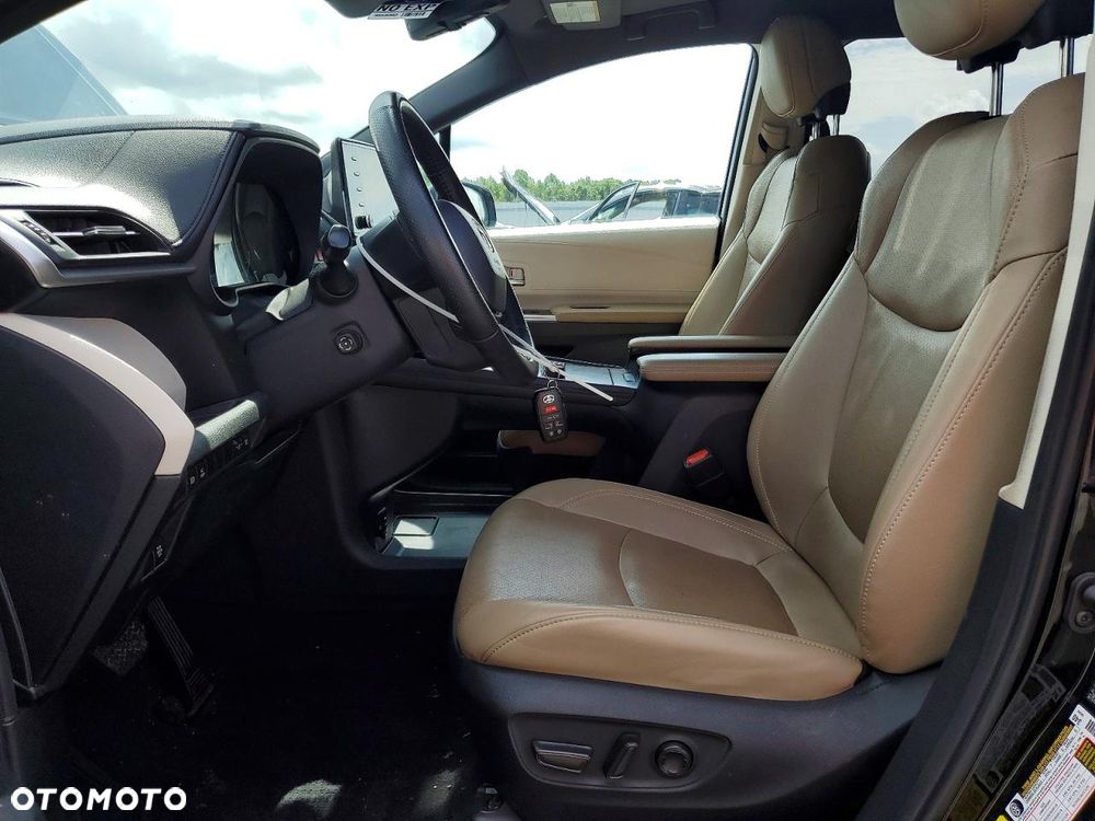 Toyota Sienna - 8