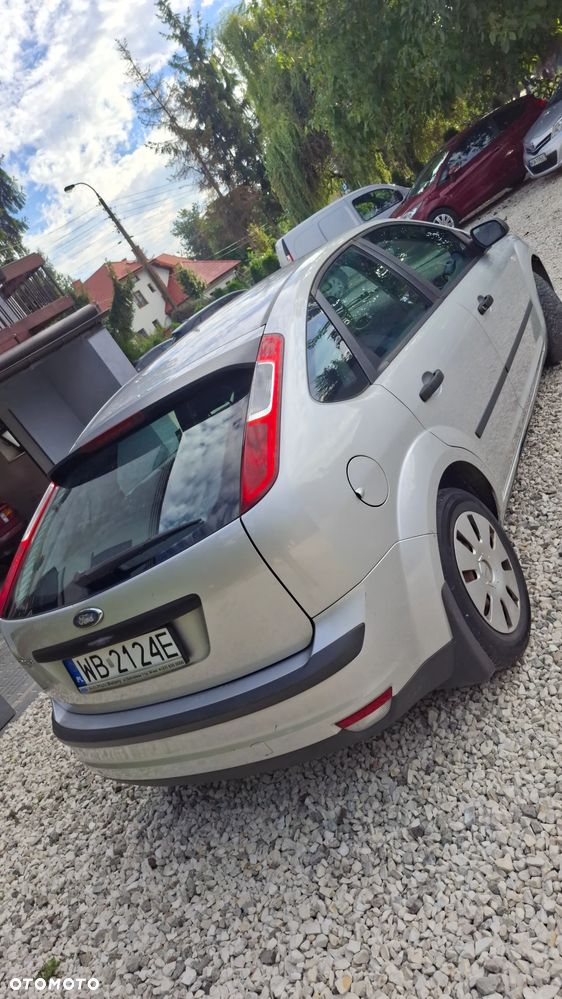 Ford Focus 1.4 Ambiente - 4
