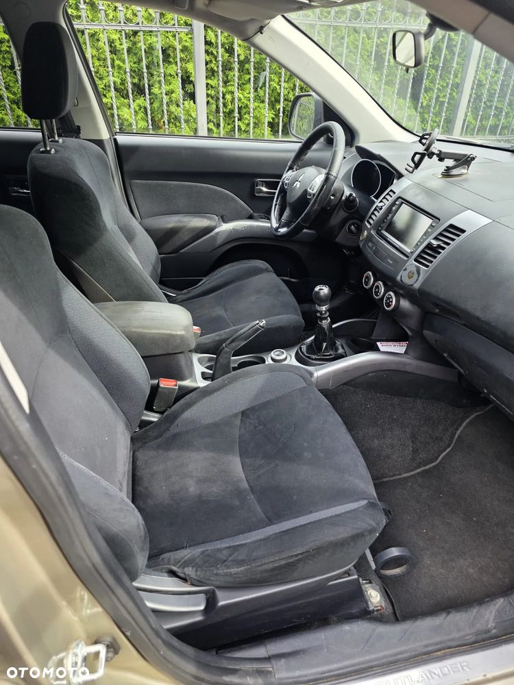 Mitsubishi Outlander 2.2 DID Intense + - 17