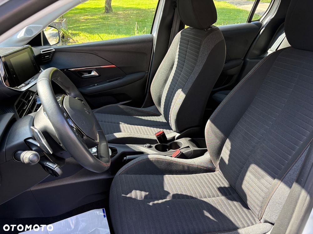 Peugeot 208 - 26