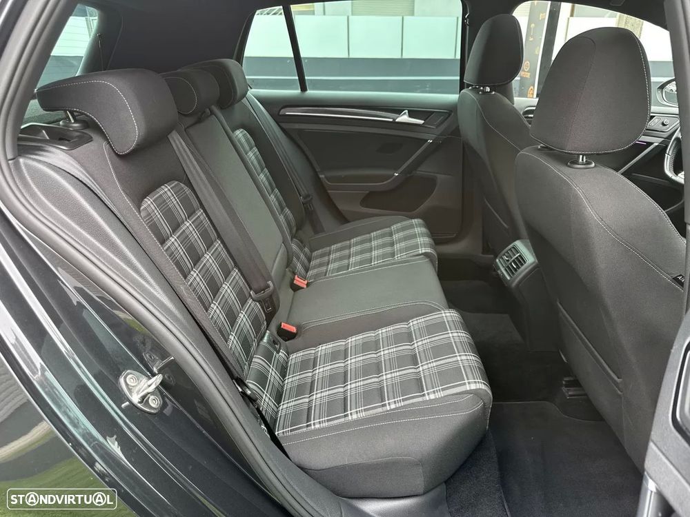 VW Golf 2.0 TDI GTD - 46