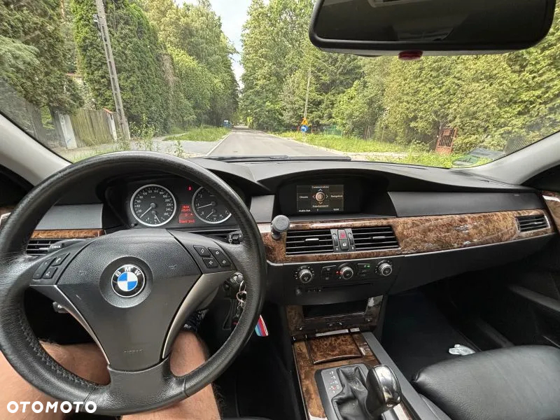 BMW Seria 5 545i - 23