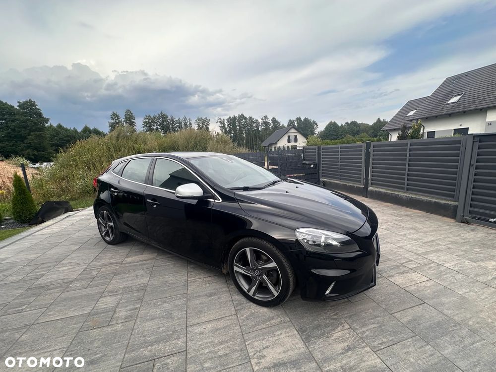 Volvo V40 T2 Drive-E R-Design Momentum - 1