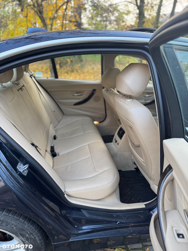 BMW Seria 3 328i xDrive - 11