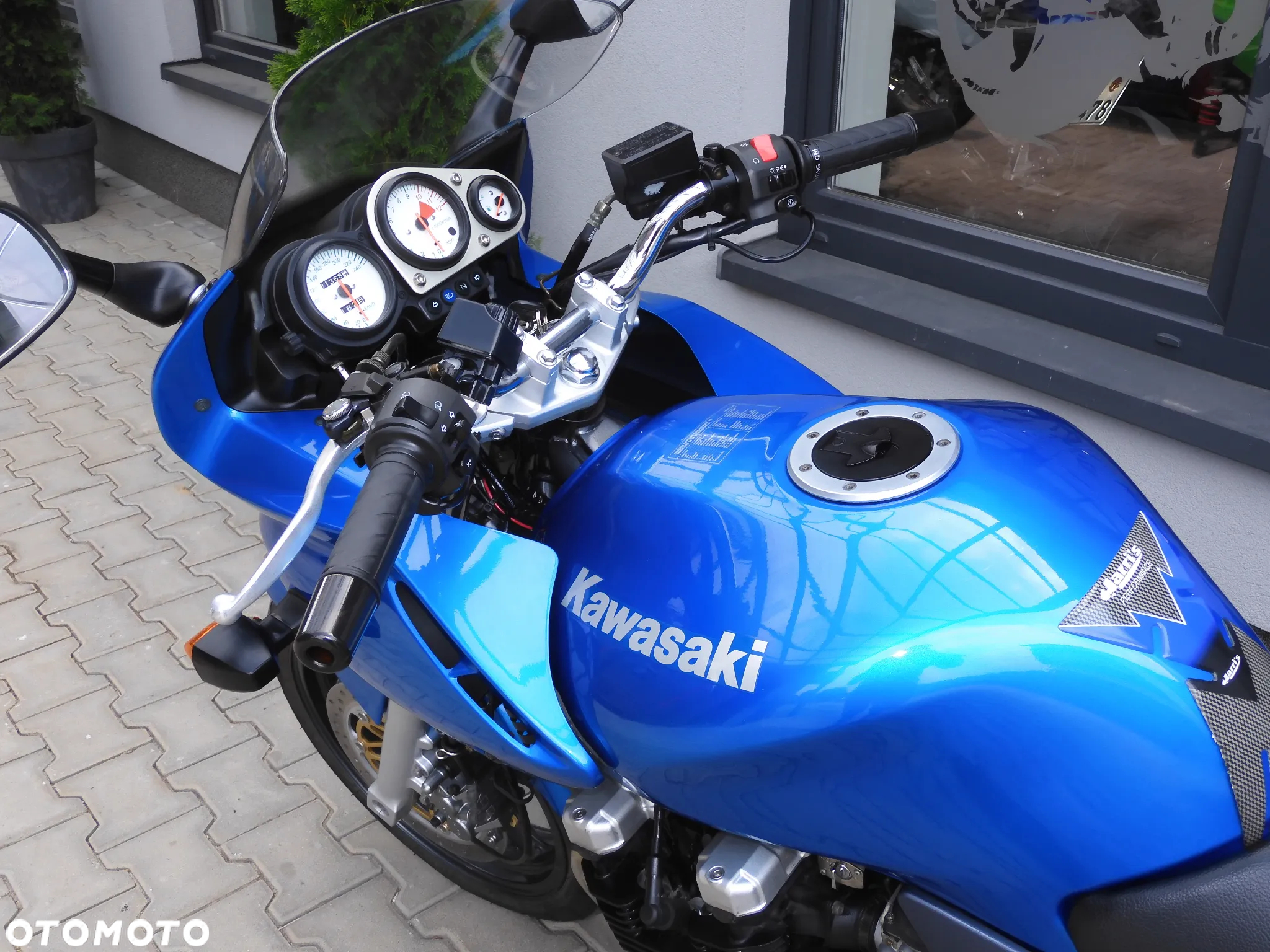 Kawasaki ZR - 27