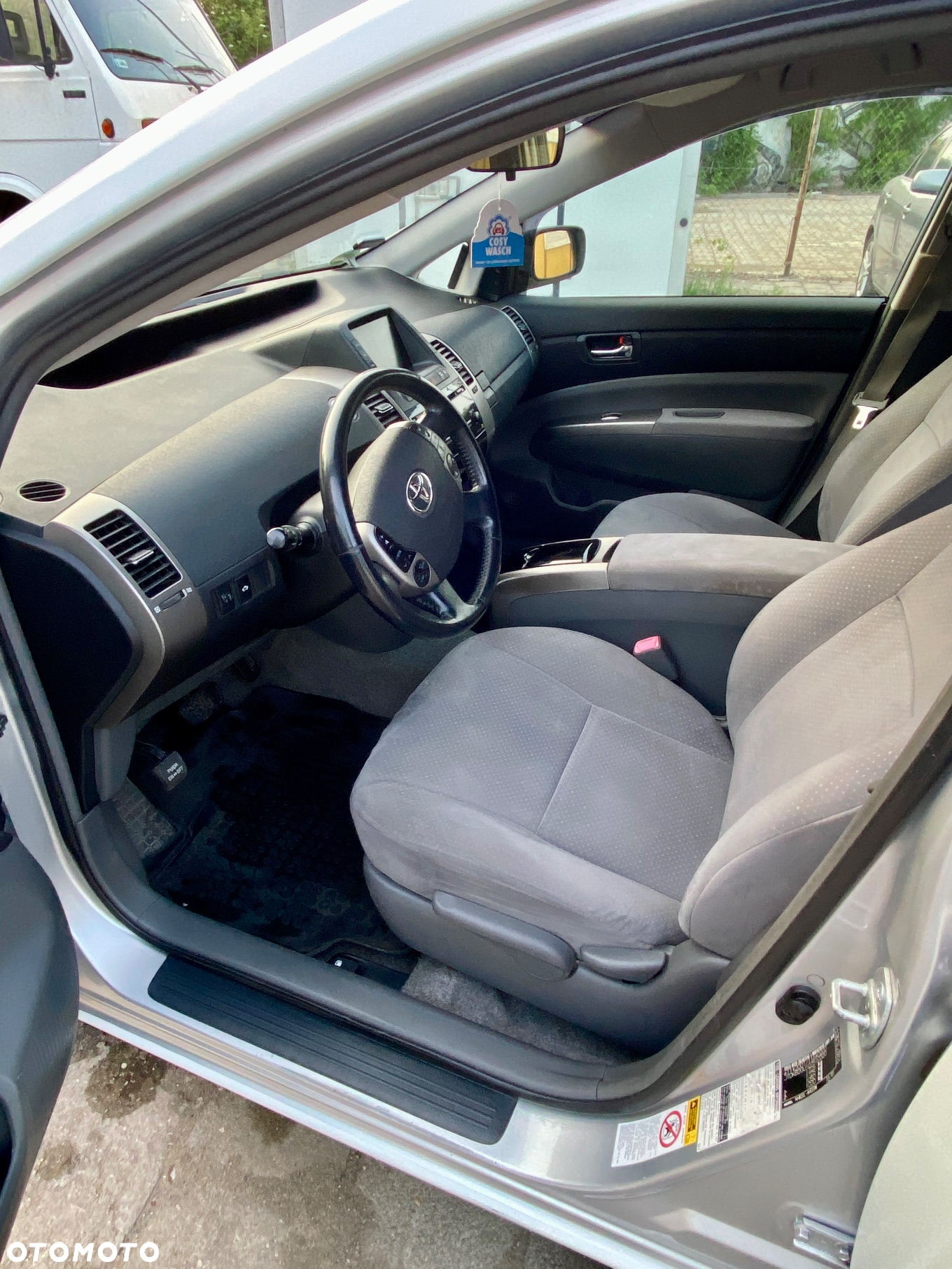 Toyota Prius (Hybrid) Executive - 9