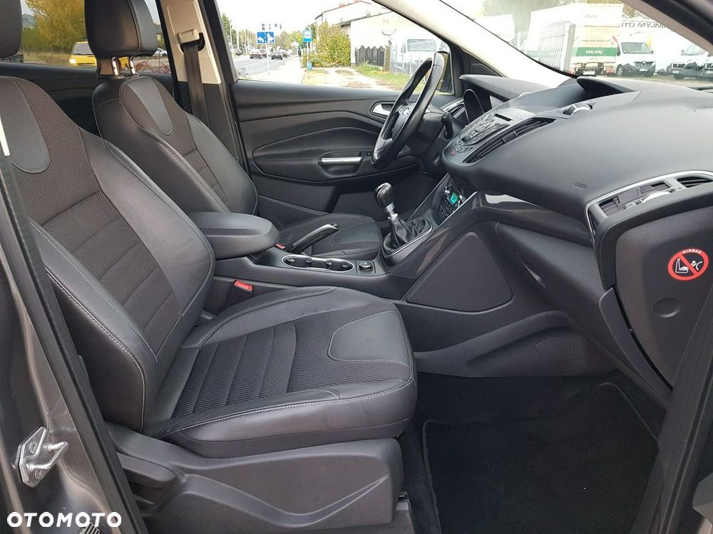 Ford Kuga 1.6 EcoBoost 2x4 Titanium - 17