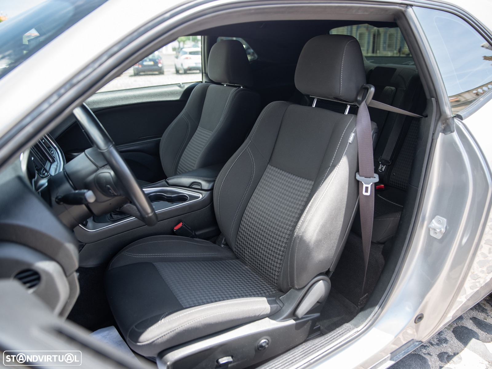 Dodge Challenger Auto R/T Plus - 12
