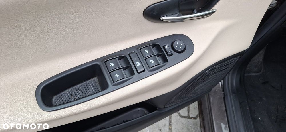 Lancia Ypsilon Y 0.9 TwinAir Turbo 8V Automatik Platinum - 23