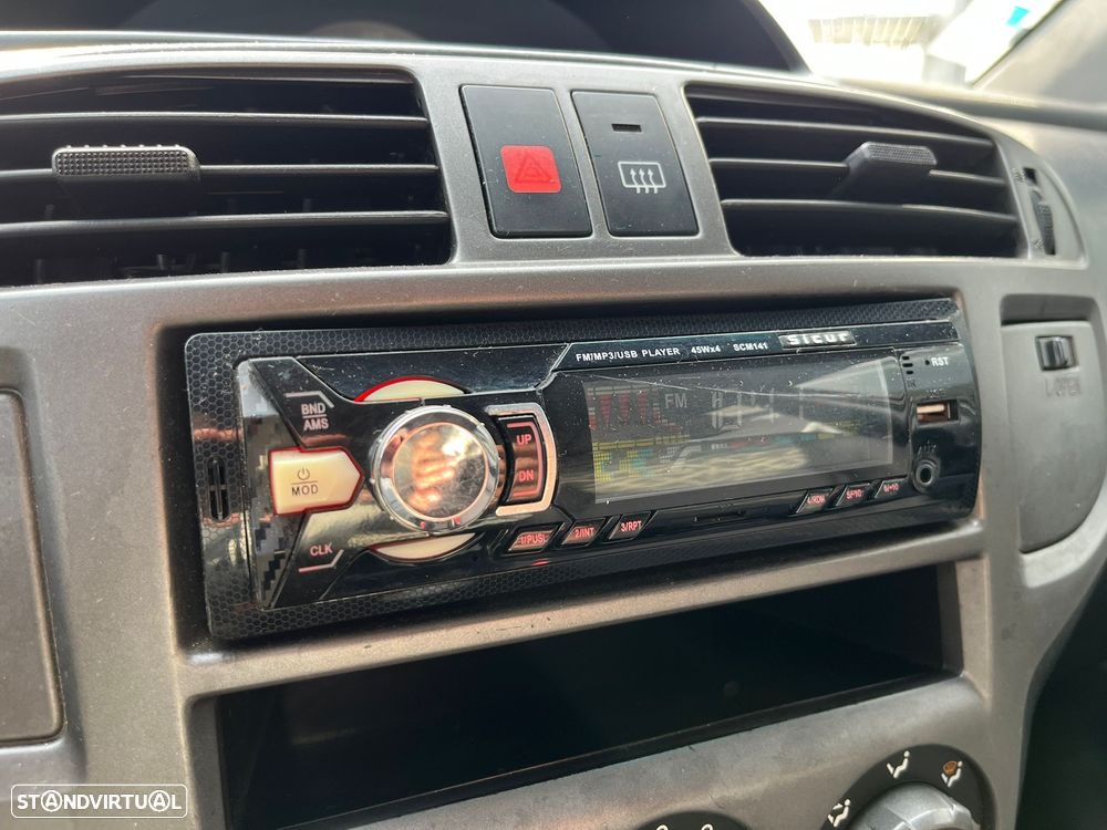 Hyundai Matrix 1.5 CRDi GLS - 16