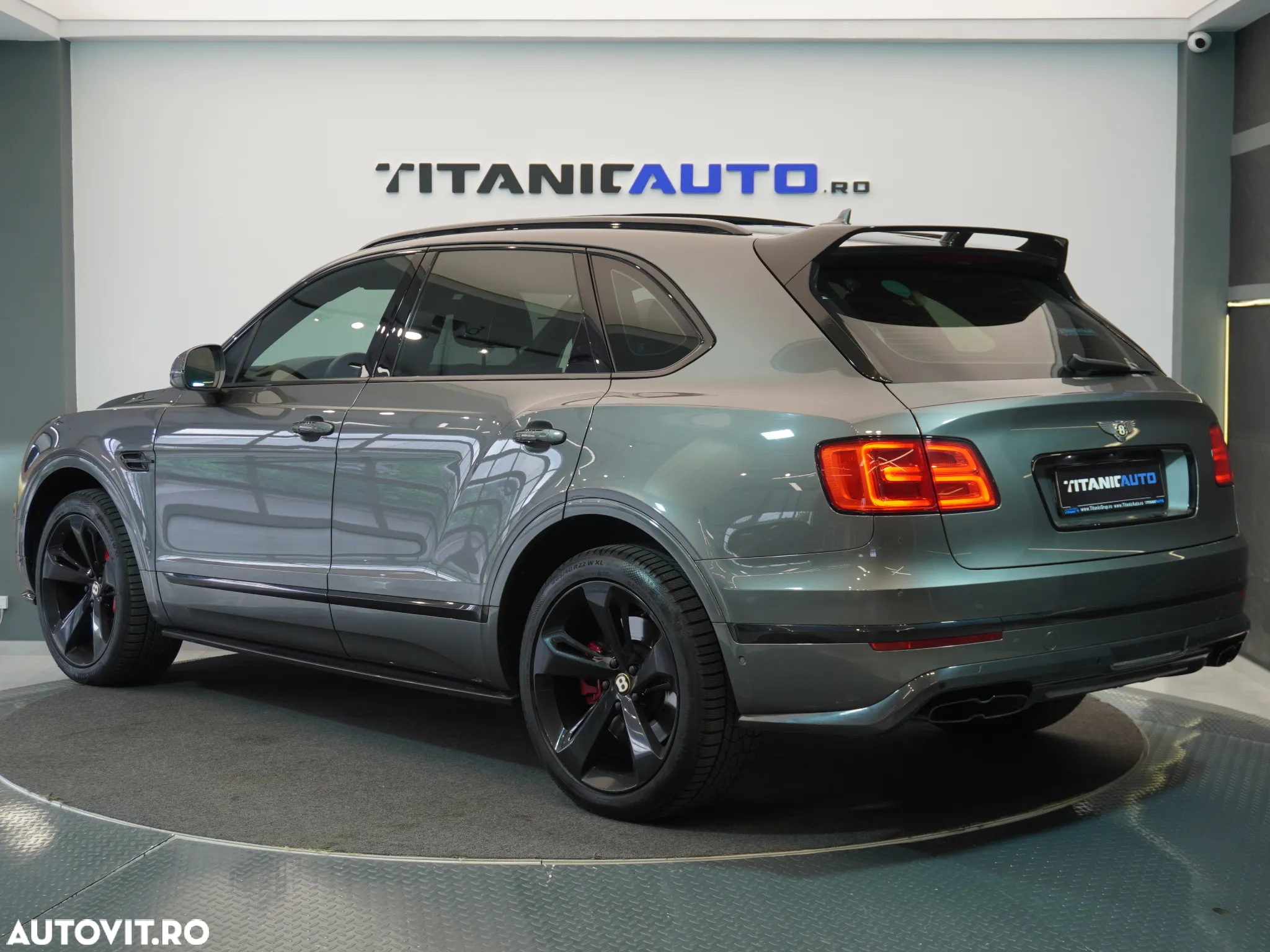 Bentley Bentayga - 3