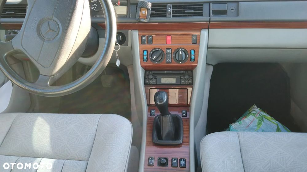 Mercedes-Benz W124 (1984-1993) - 18