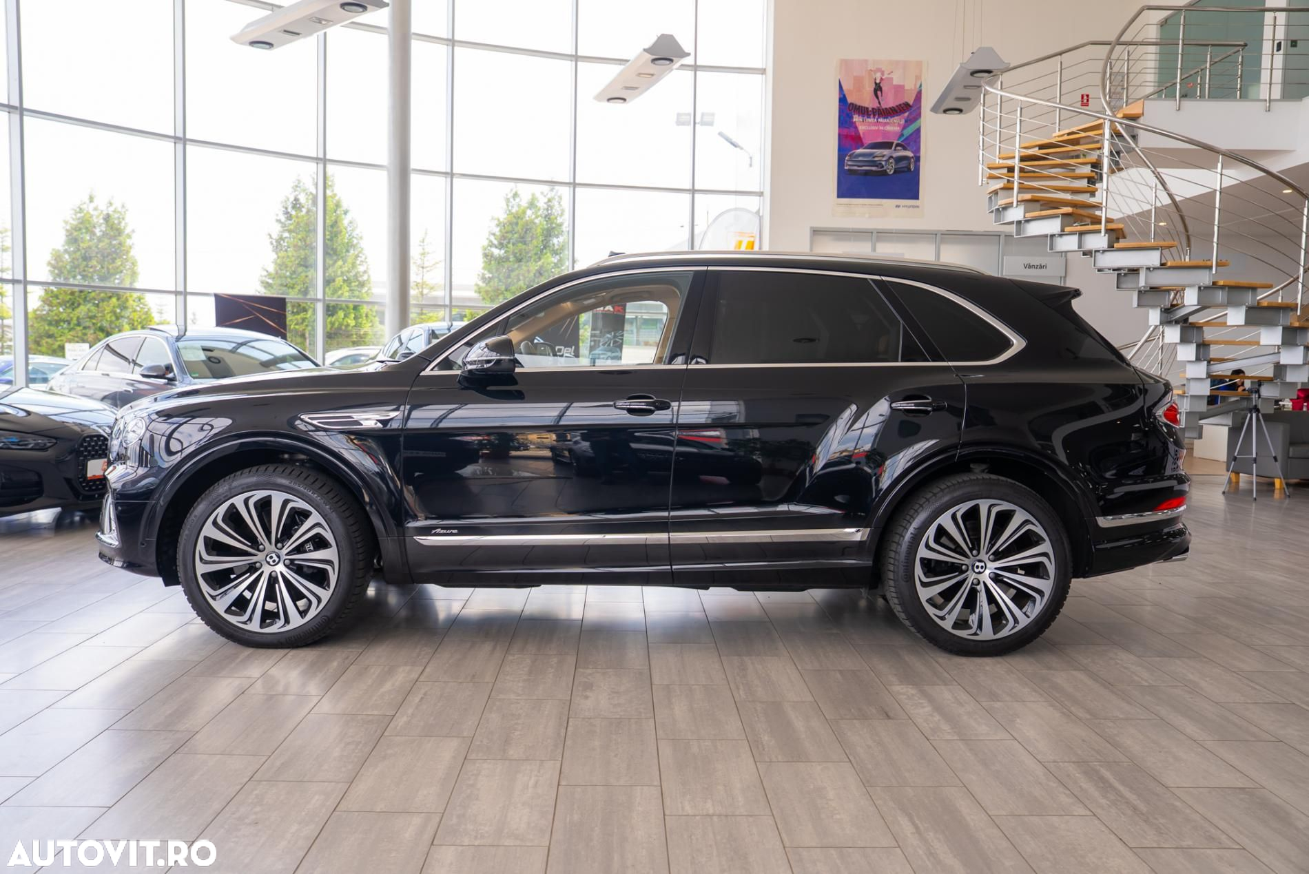 Bentley Bentayga Azure - 10