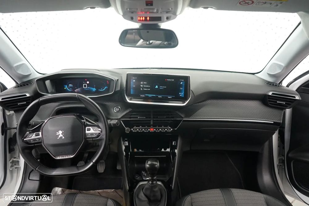 Peugeot 208 - 29