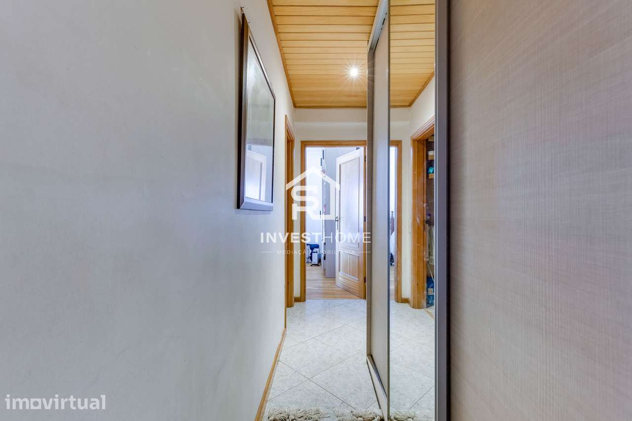 Apartamento T1 | Renovado | Boas Áreas | Varanda | Lugar de Garagem - Grande imagem: 3/11