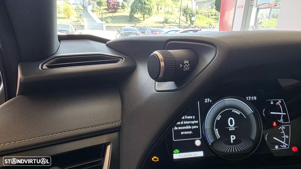 Lexus UX 250h Executive - 42