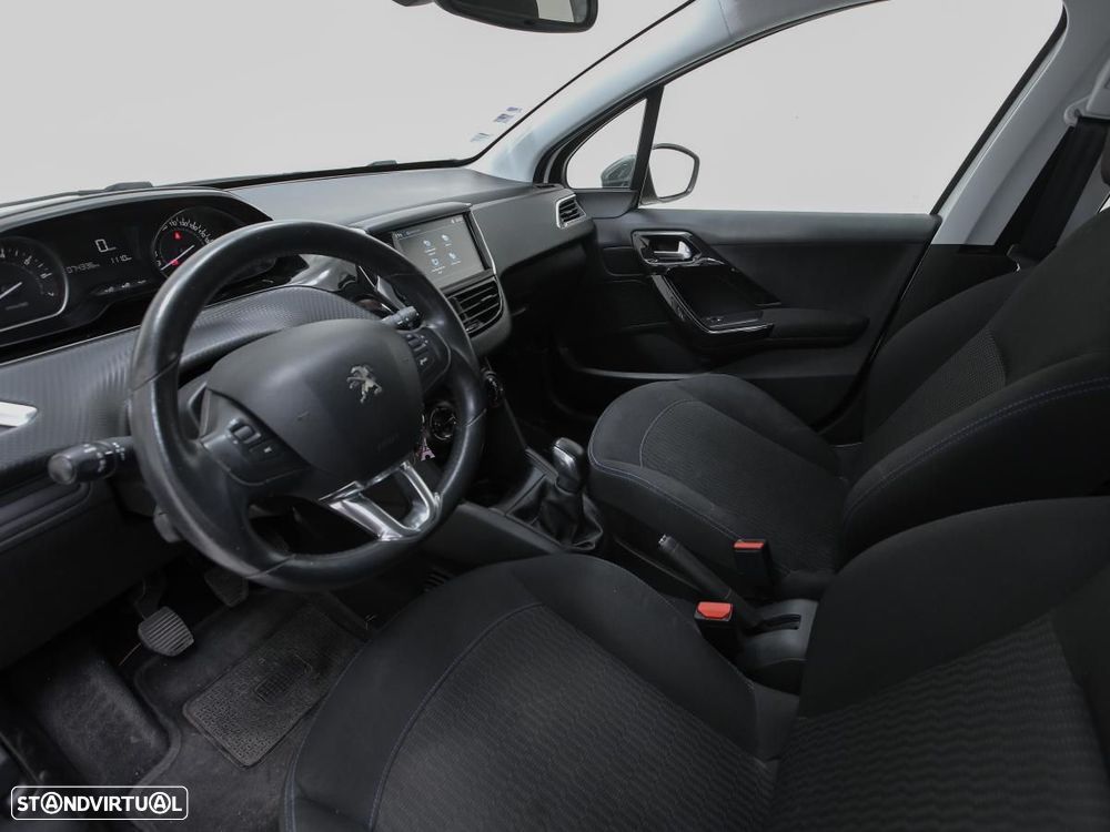 Peugeot 208 - 7