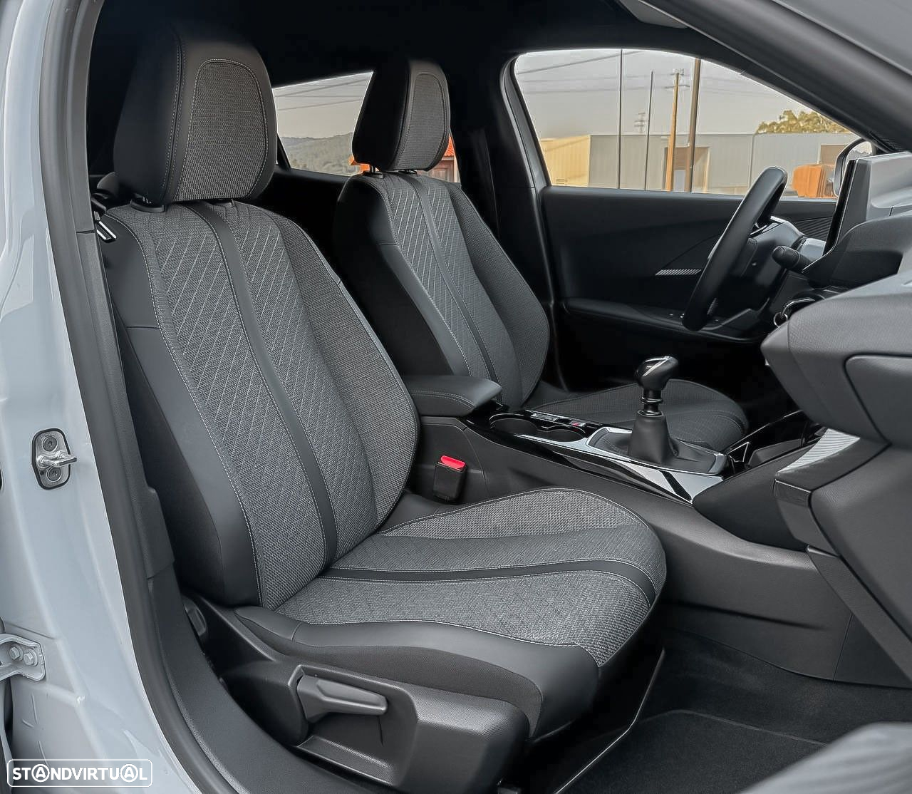 Peugeot 2008 1.2 PureTech Allure - 23