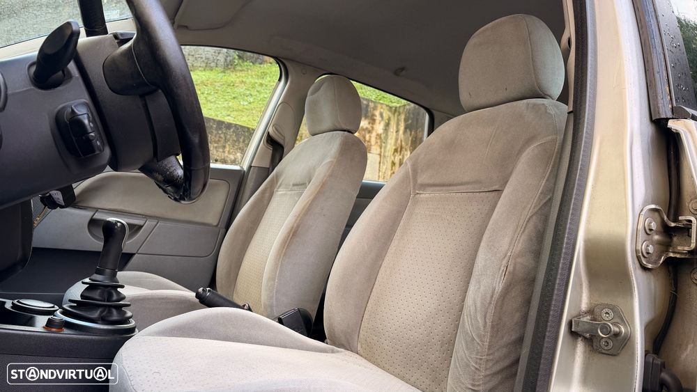 Ford Fiesta 1.25 Ambiente - 17